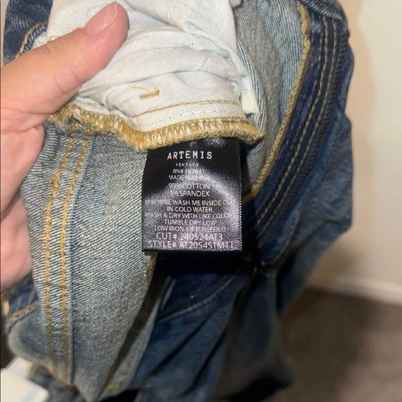 Artemis Vintage Jeans with Rolled Cuffs - Picture 7 of 9